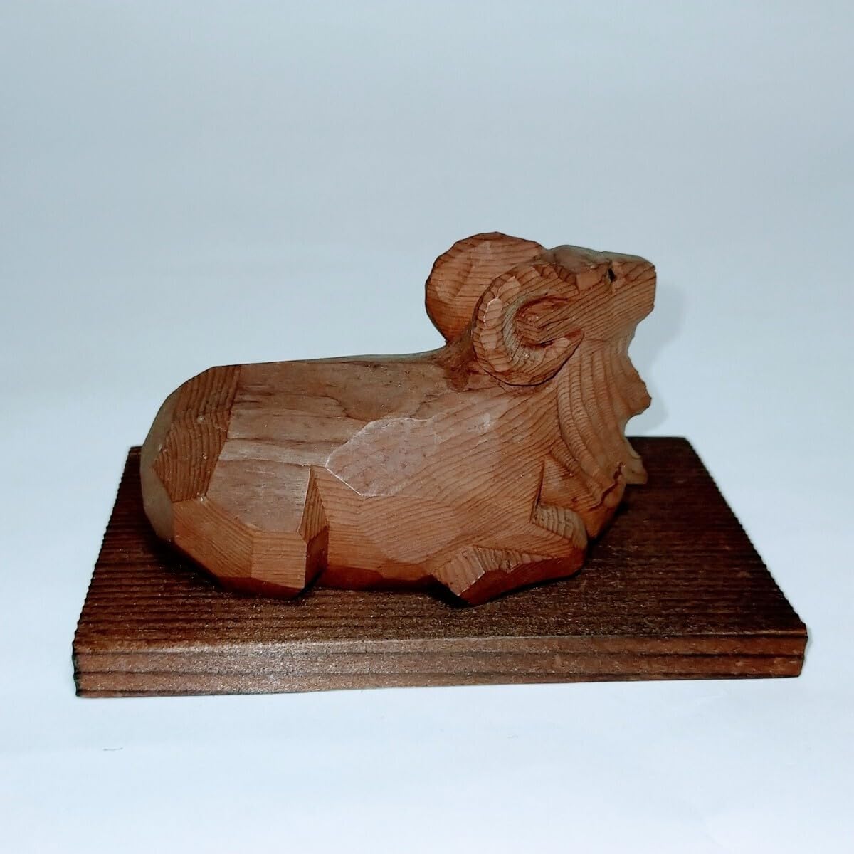 Amazon.co.jp: えと守未伊勢一刀彫中村良記彫刻師干支十支羊ヒツジ楠の