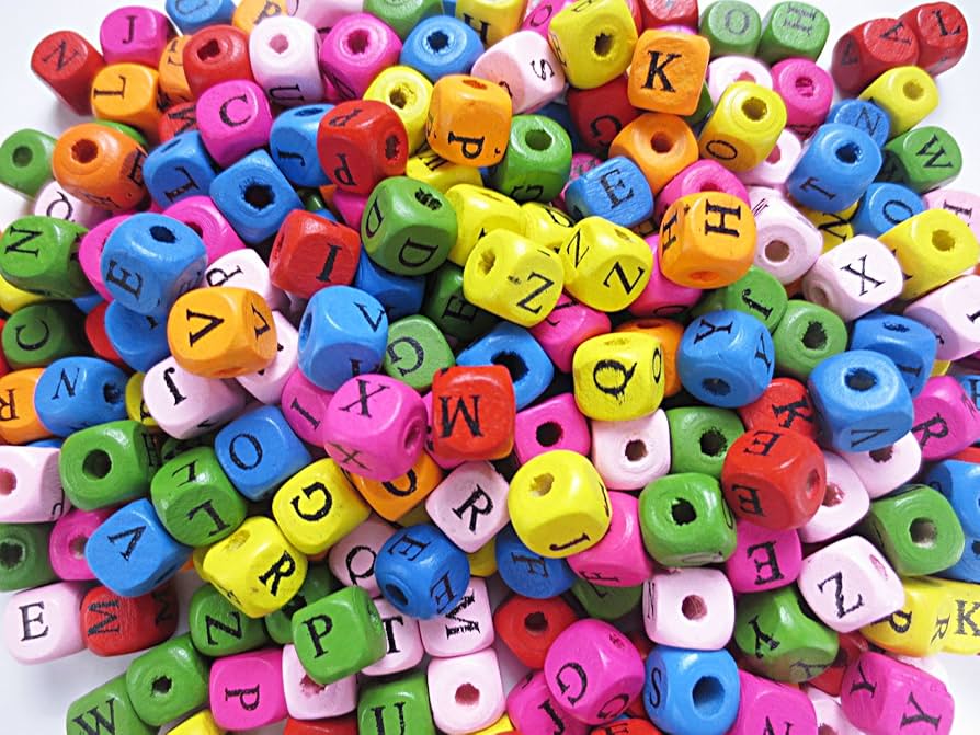 Amazon | 大量500個セット ウッドビーズ アルファベットMIX キューブ型