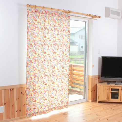 花柄のプリント 綿（コットン）100％ ソフト仕上げカーテン（イエロー