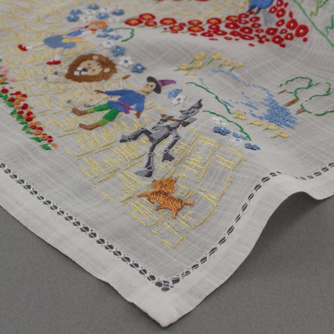 送料無料】ベトナム手刺繍ハンカチ 絵本シリーズ オズの魔法使い 7509