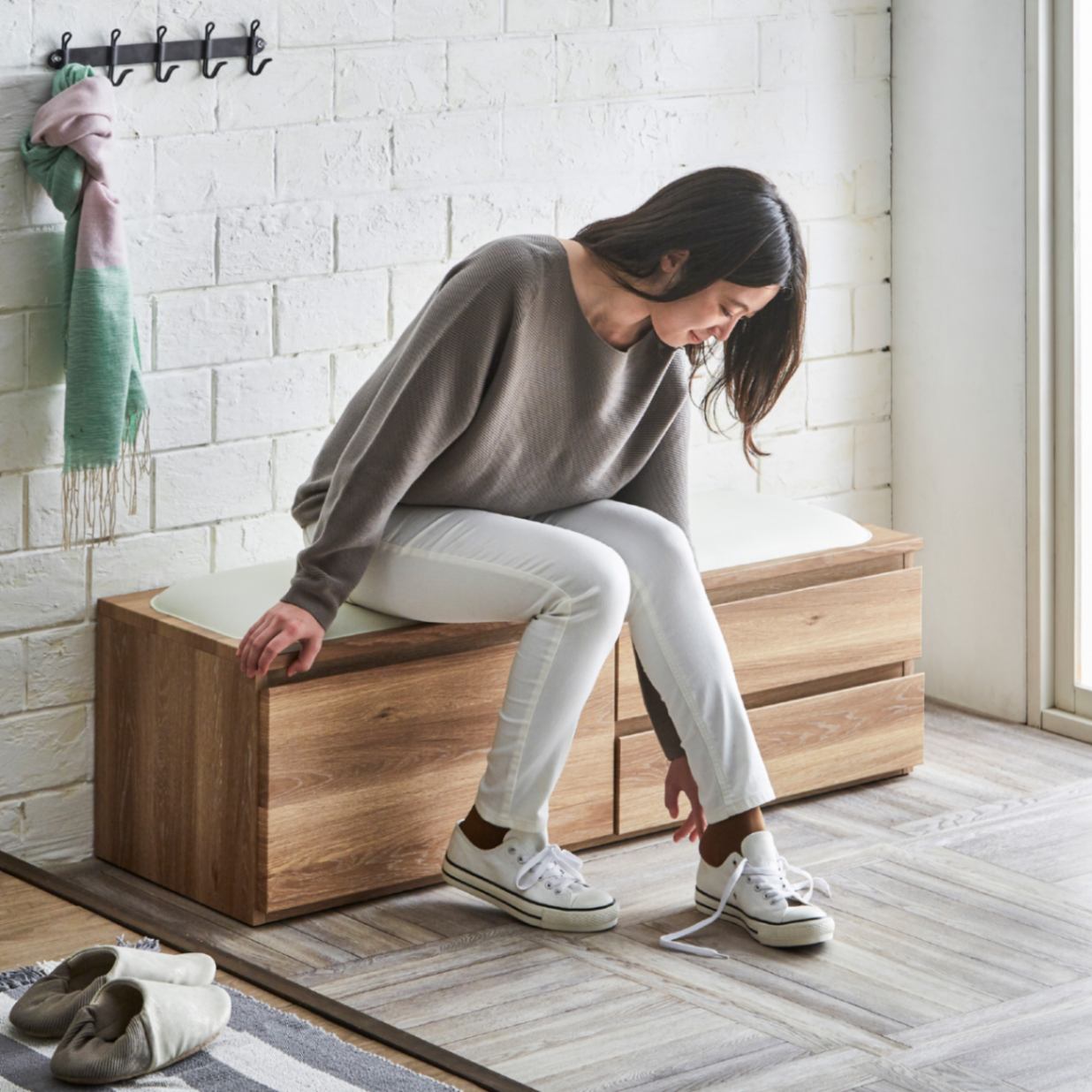 おしゃれな大容量収納付きのベンチダイニング｜完成品で組立不要