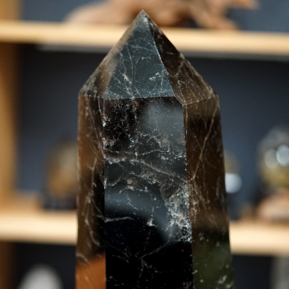 黒水晶 （モリオン） 巨大六角柱（アクリル台座付き）No.1 高さ約35cm