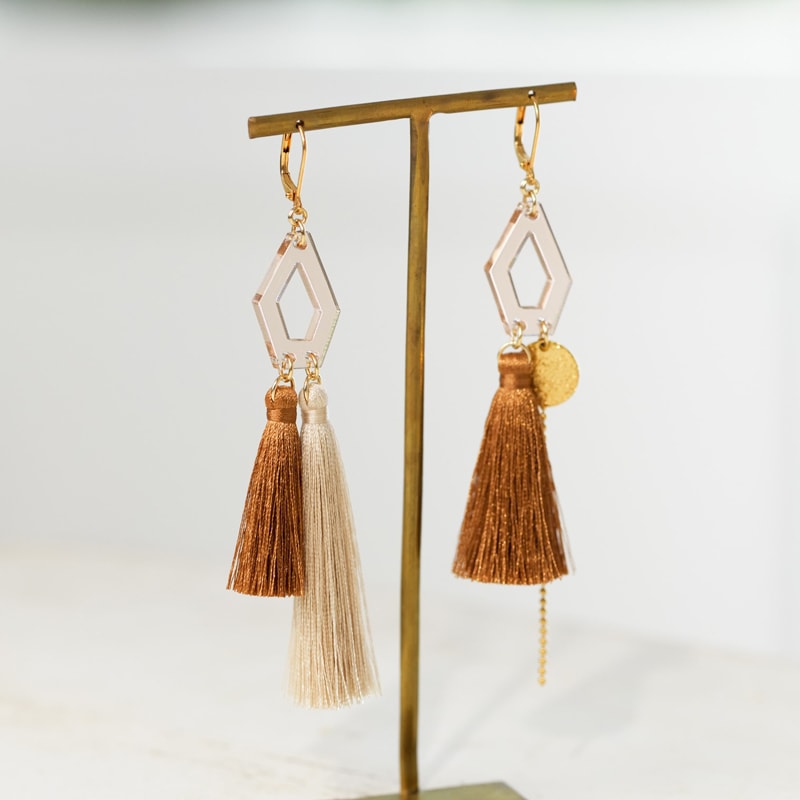 アシンメトリータッセルのピアス／イヤリング | WEB限定 | 糸屋さん