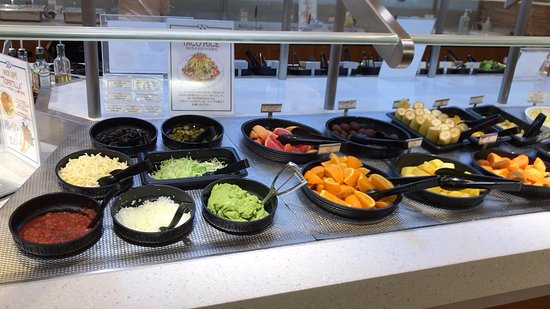 サラダバー ＋ シズラーチーズトースト で十分お腹いっぱいになります