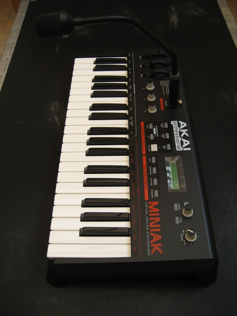 Akai Miniak Review : Miniak On The Floor - Audiofanzine