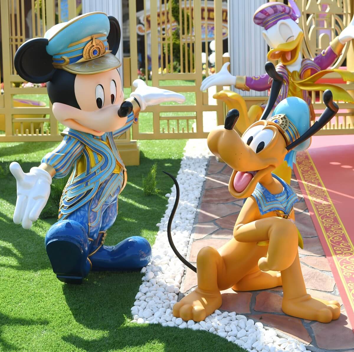 祝祭感溢れるフォトスポット！東京ディズニーランド35周年“Happiest
