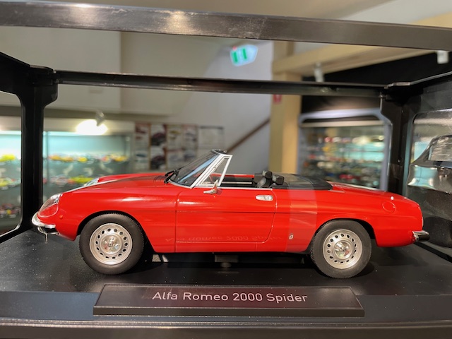 Alfa Romeo 2000 Spider, 1:18 Norev - Model Cars Too