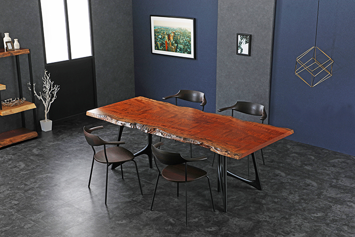 サペリとはどのような木材？ マホガニーとの違いや一枚板としての特徴