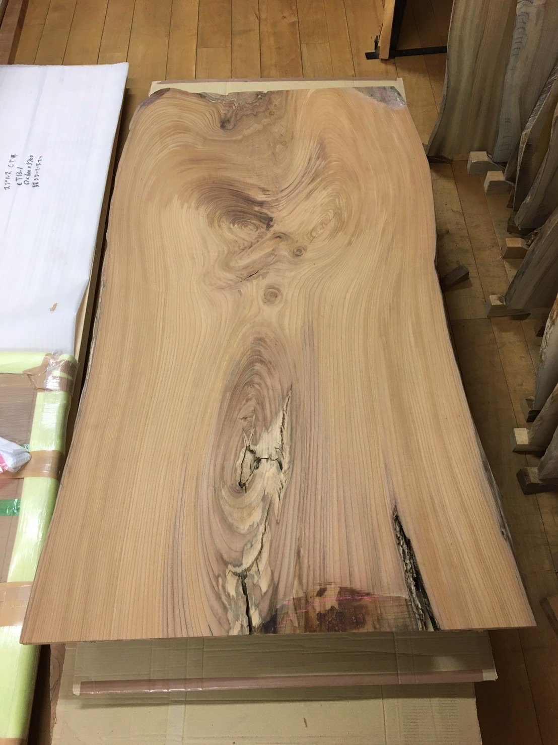 欅（ケヤキ）と栴檀（センダン）【ワイドサンダー加工済み一枚板