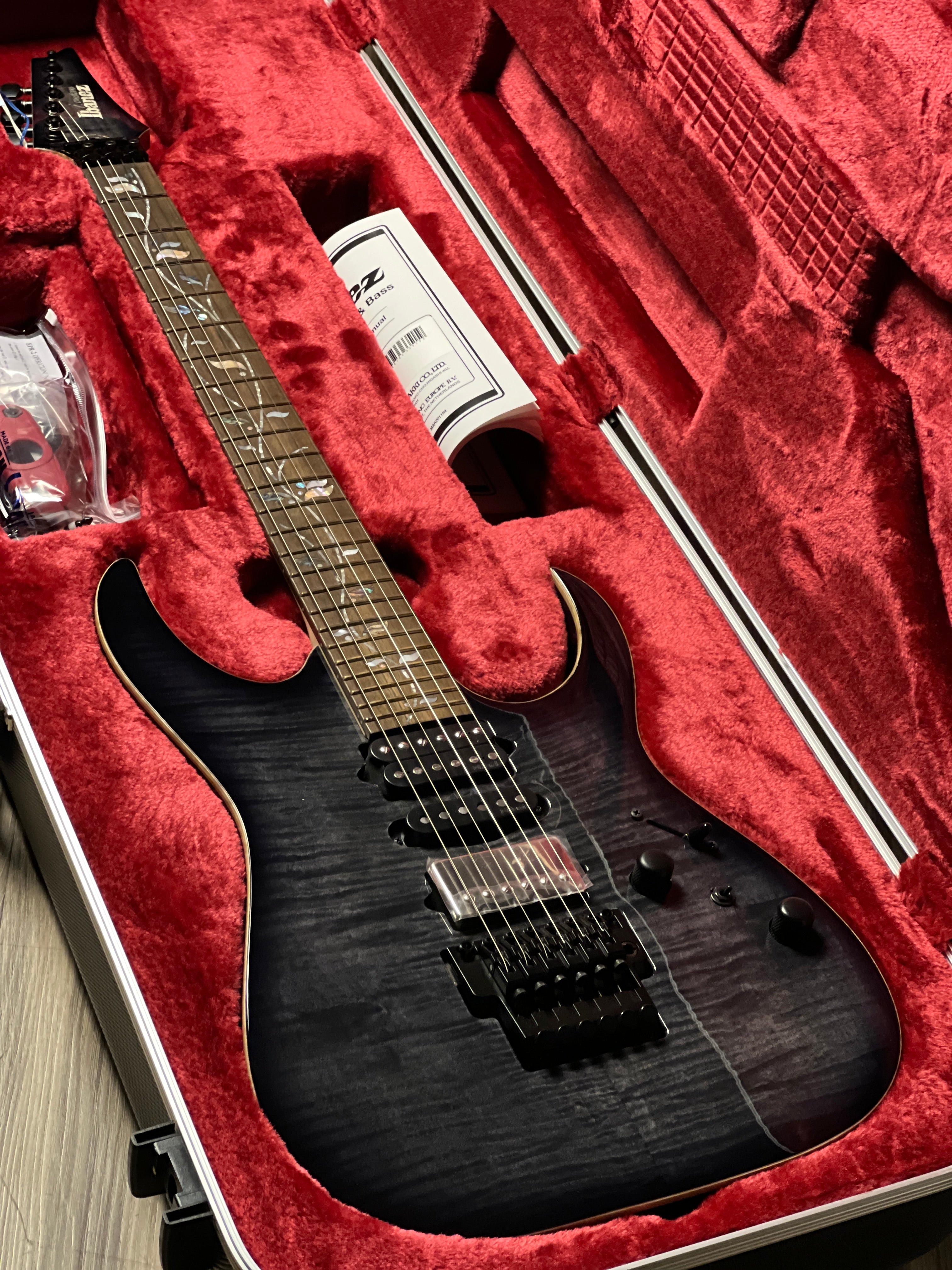 Ibanez J Custom RG8870 w/Case In Black Rutile F2415733