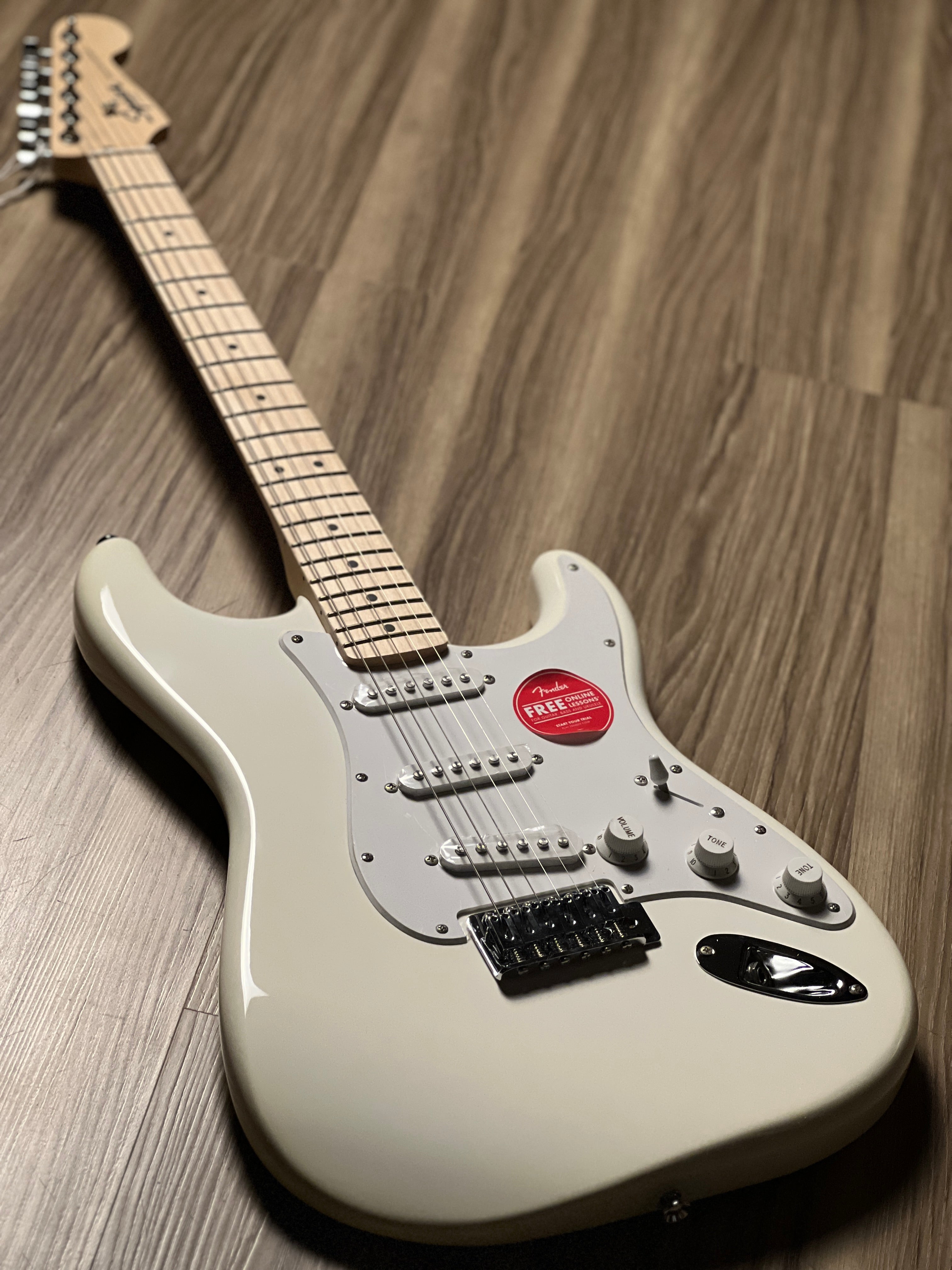 Squier FSR Sonic Stratocaster with White Pickguard and Maple FB in