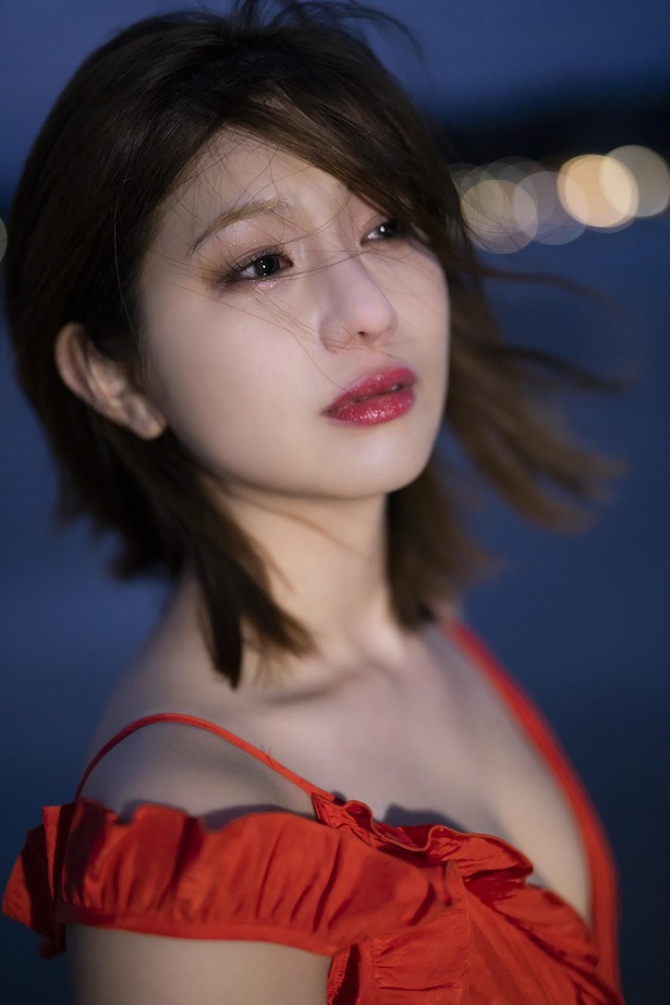 NMB48卒業後初の水着、人生初のランジェリー姿にも！ 素の谷川愛梨が