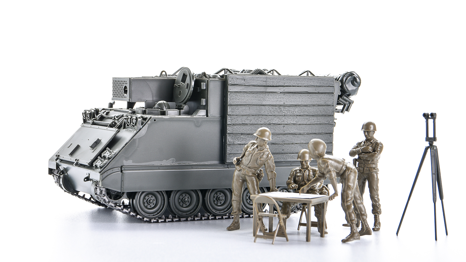 戦場のキャンピングカー！？プラモで見れば見るほど面白い「タミヤ