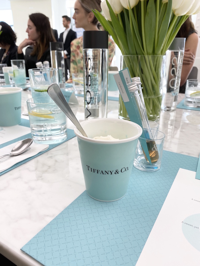 Tiffany & Co. からモダンな愛をテーマにした、カップルフレグランスが