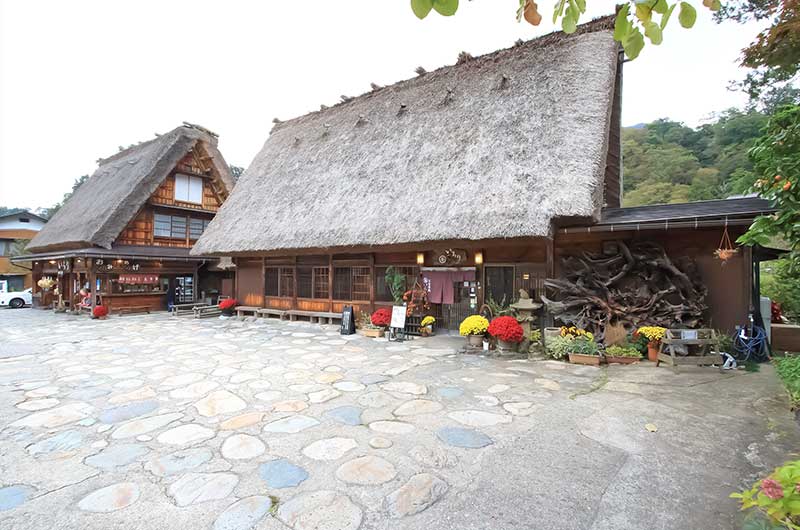 白川郷 お食事処いろり 合掌造りの食事処