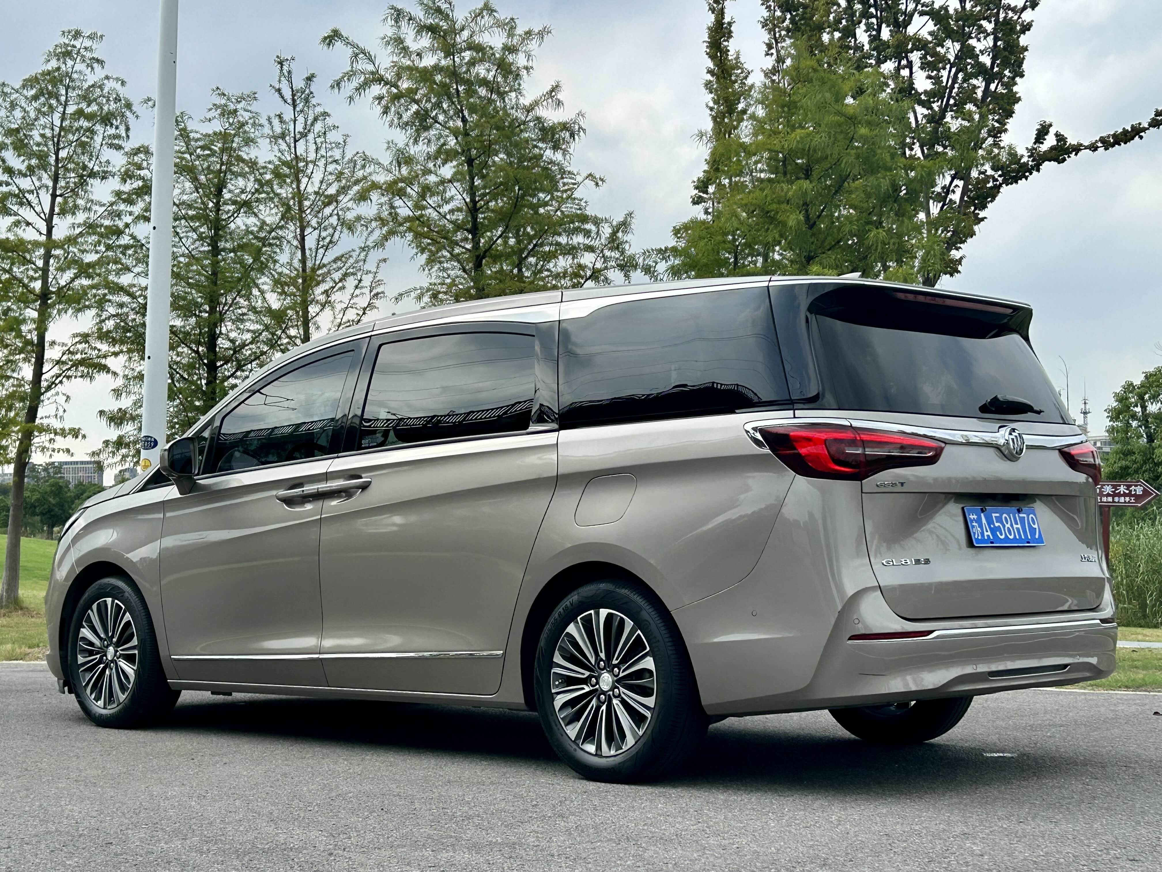 2022款别克GL8 ES陆尊653T 旗舰型低首付零压力大公二手车交易中心