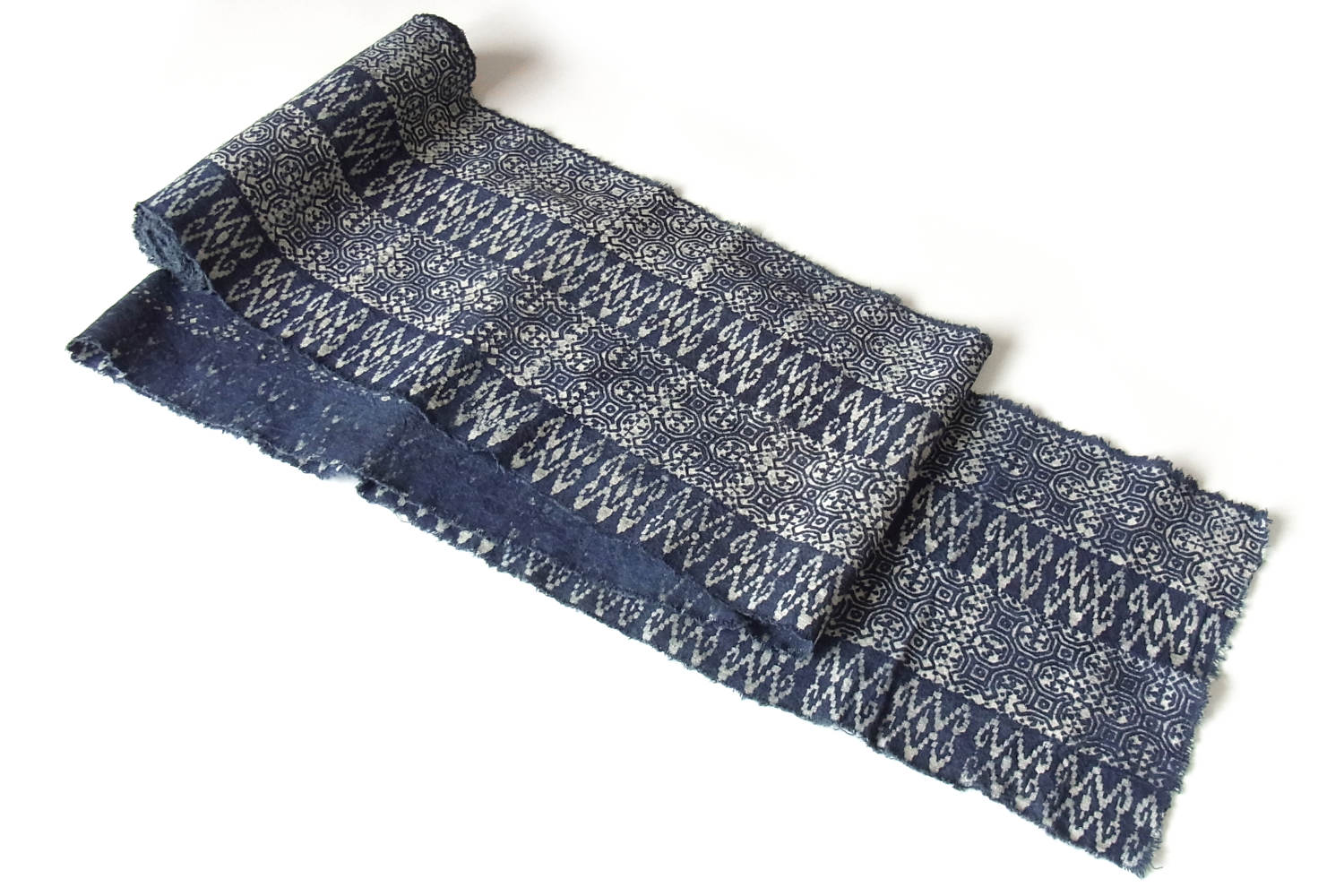 モン族藍染めろうけつ綿布No.T-HM-257|タイに暮らすモン族による藍染め