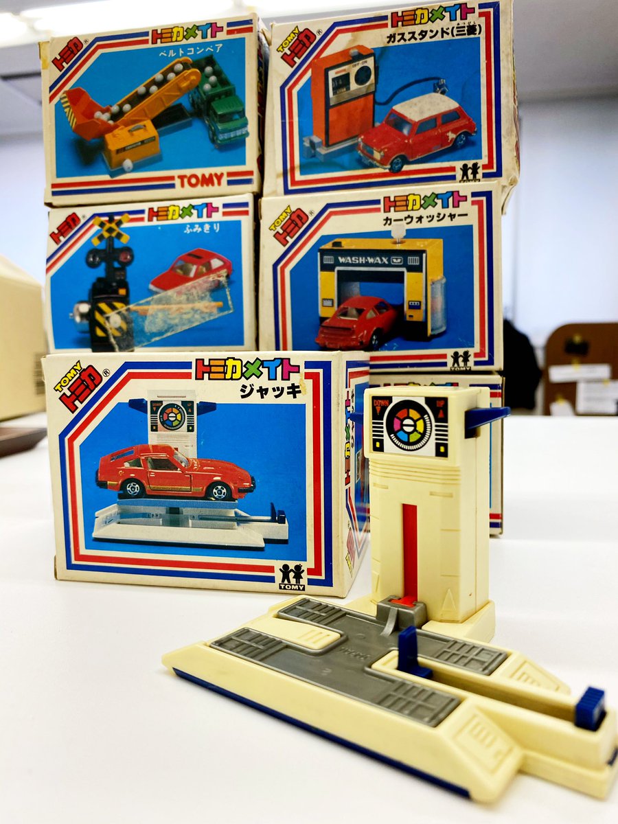 トミカメイト ガレージ 昭和レトロな感じが出ていて懐かしい感じがし