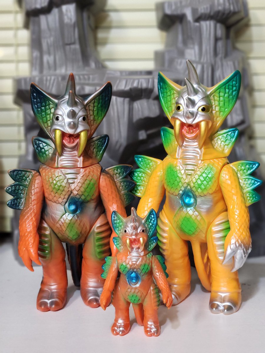 そんなこんなで 墓場の画廊さんの再版 流星人間ゾーンのソフビ 恐獣6