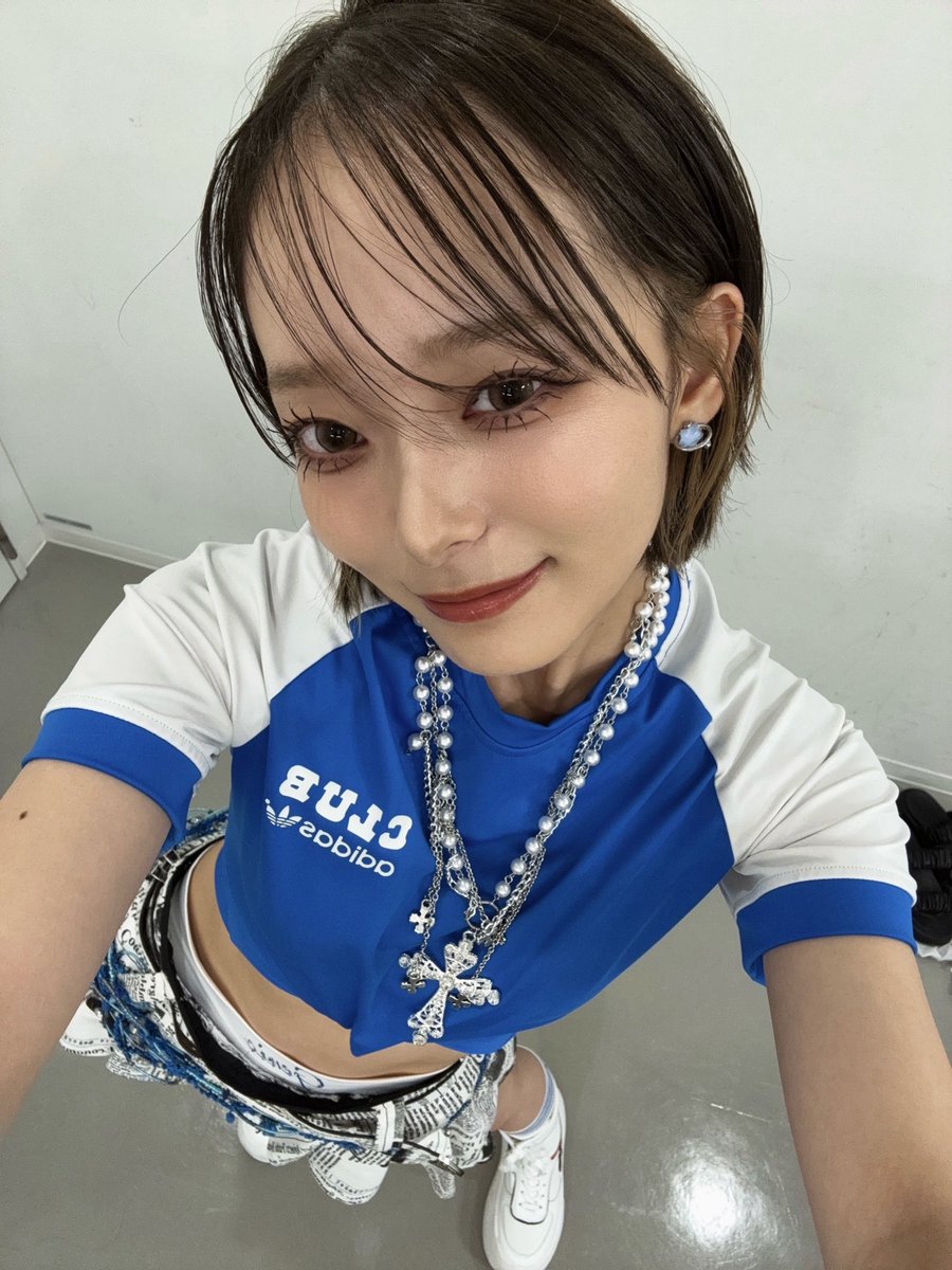 青衣装🪼 そういえばおなかのGENIC気付きましたか？🥹💙