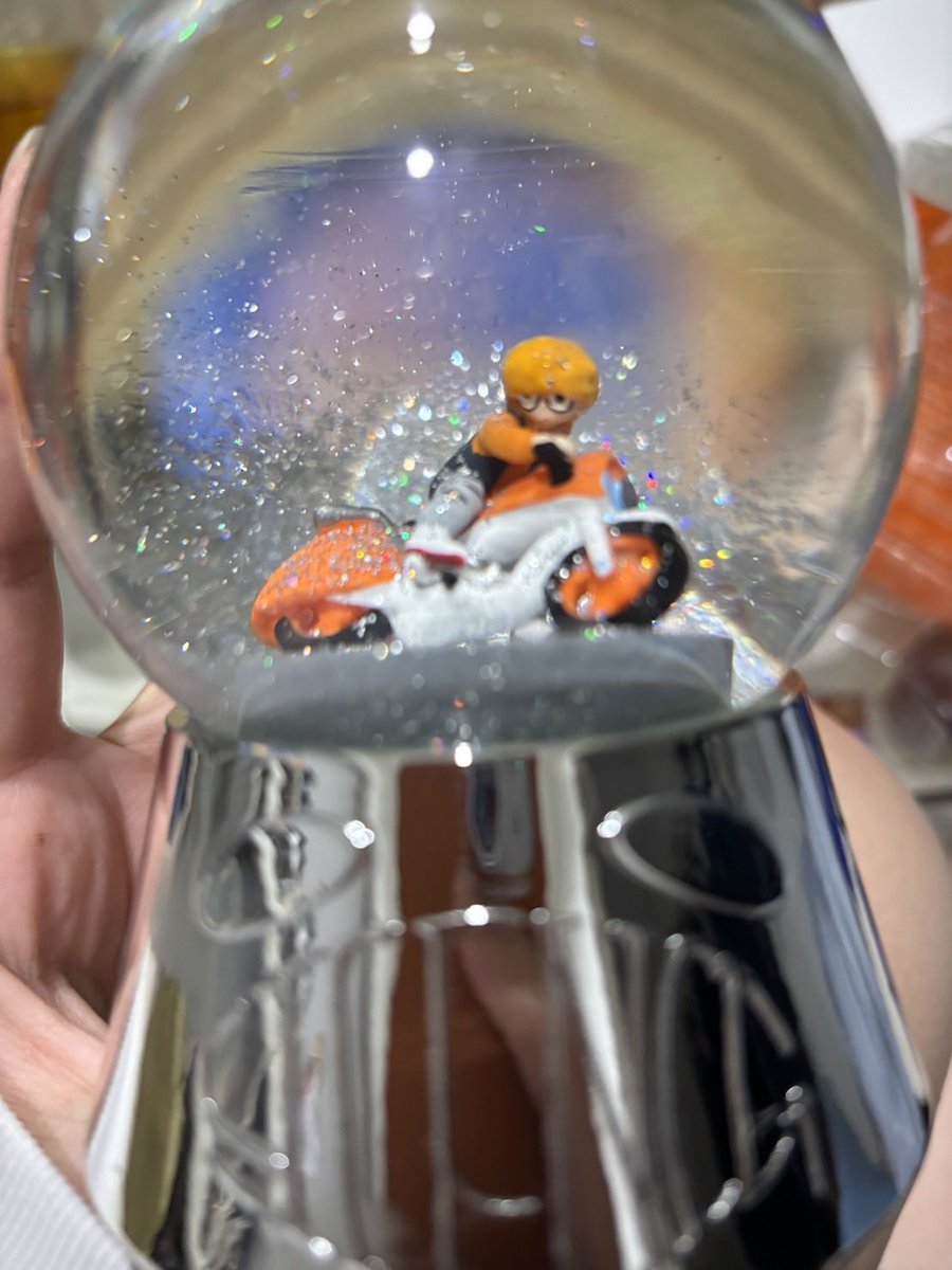 娘にプレゼントした Vaundyグッズのスノードーム 昨日、連絡がきて