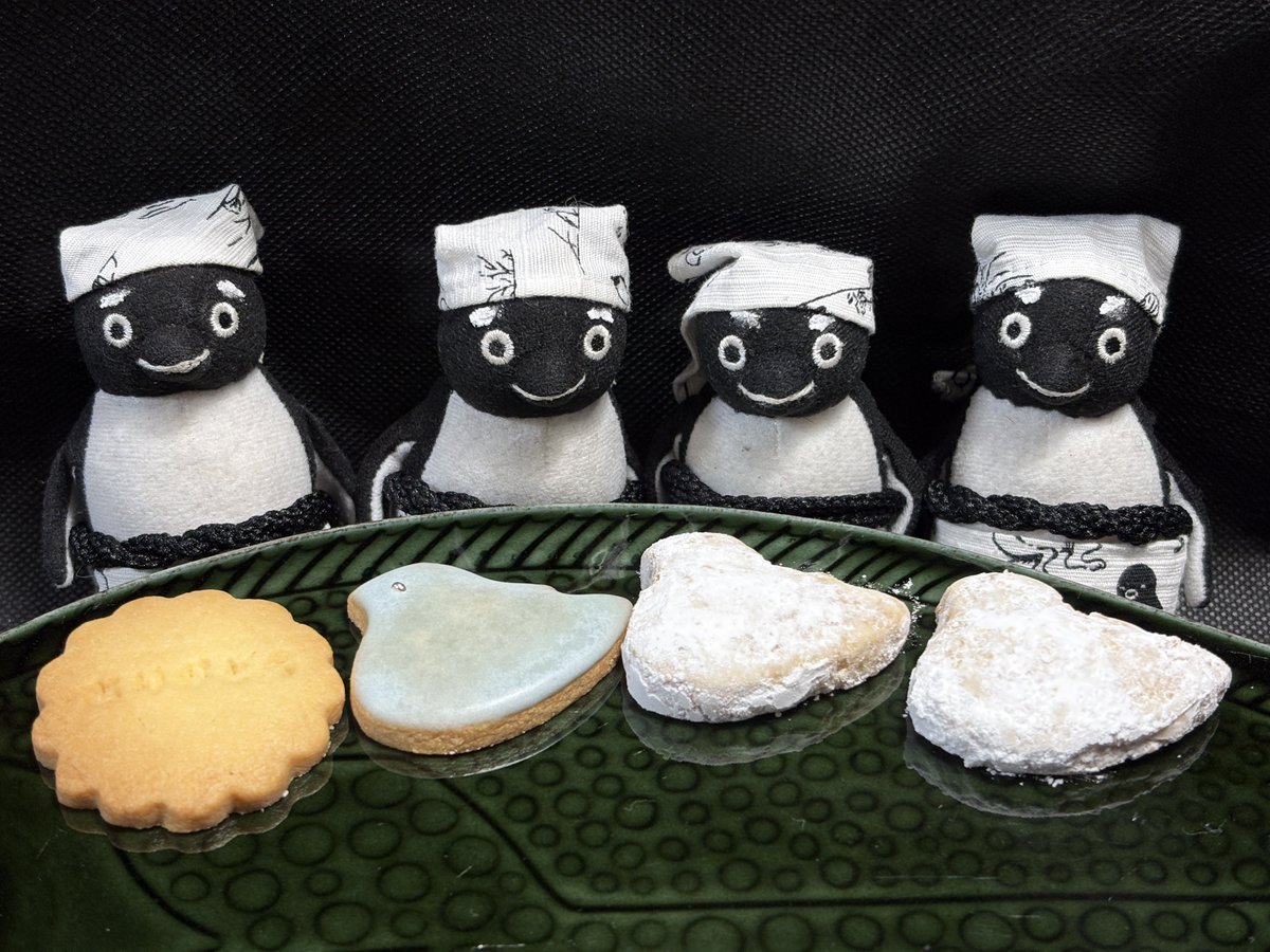 Suicaのペンギン #つばめどう 左はプレーンな味。ありがとうの