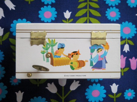 イッツ・ア・スモールワールド」のオルゴール箱 : Der Liebling