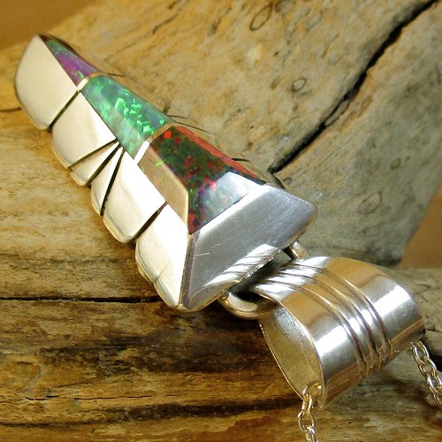 ナバホ族：Chester Benally オパール インレイ ペンダント - PINE