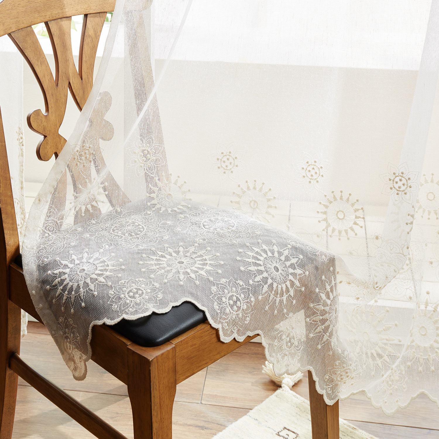 99サイズ】 太陽と花をイメージしたトルコ刺繍のレースカーテン ＜2枚