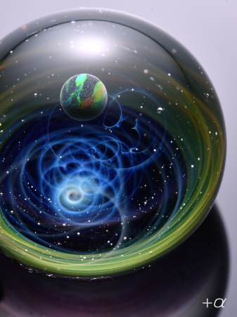 大阪・枚方T-SITE】まるで宇宙を閉じ込めたような幻想的なガラスアート