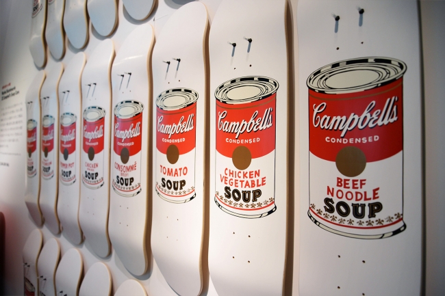 MoMA Design Store】ウォーホルの代表作が世界100セット限定のスケボー