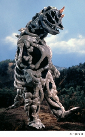 またまたウルトラ怪獣たちがレースに出走！？『怪獣酒場の競馬場侵略