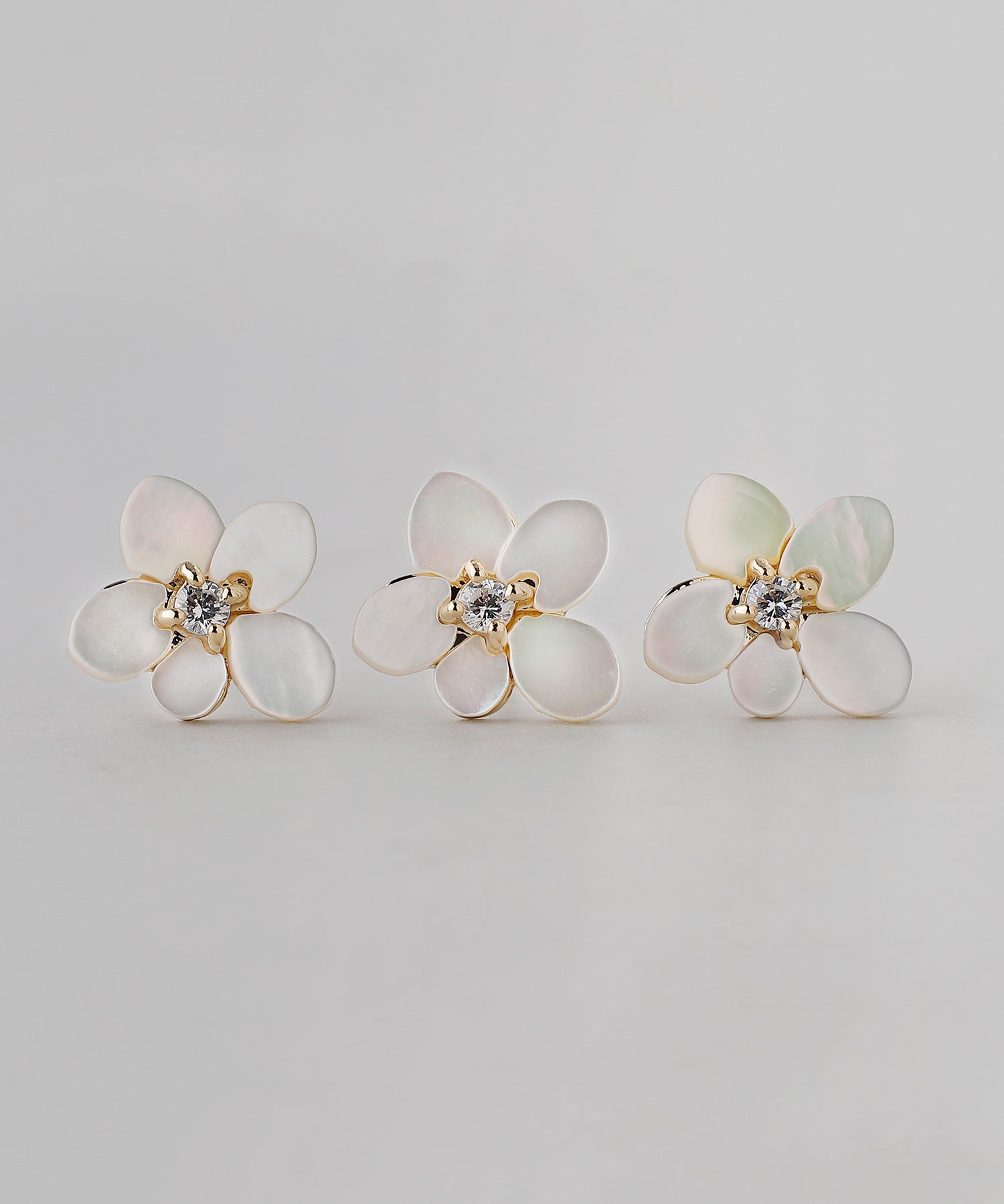 ANEMONE】ビジュー×シェルフラワーピアス｜SANPO ONLINE(サンポー