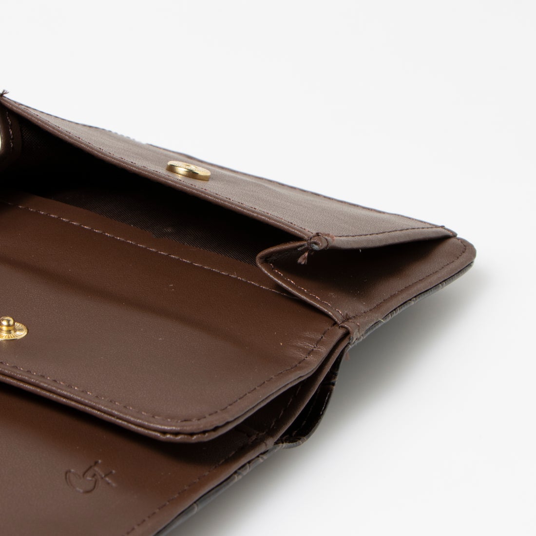 キャティフェラーリ Cathie Ferrari クロコ型押し三つ折財布