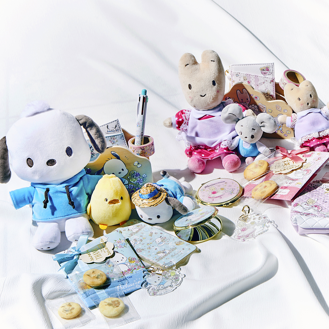 ポチャッコが野原でお花を摘んだり、マロンクリームがお菓子を作ったり