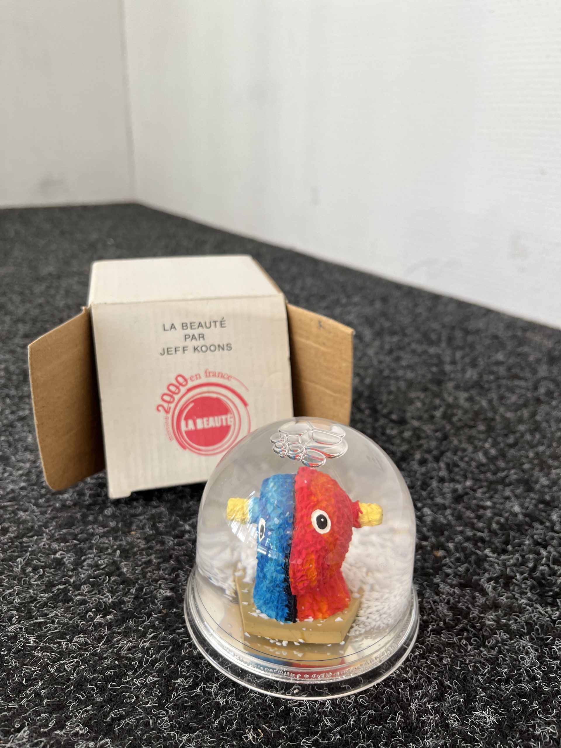 Snow globe Jeff Koons (2000) – Gallery Serieuze Zaken by Rob Malasch