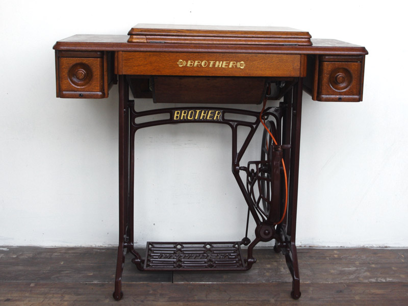 No.532 Brother ブラザー製 家庭用足踏みミシン：アンティークミシン
