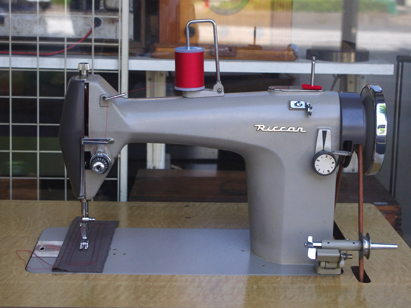 No.675 RICCAR RT-5 リッカー製 職業用足踏みミシンアンティークミシン
