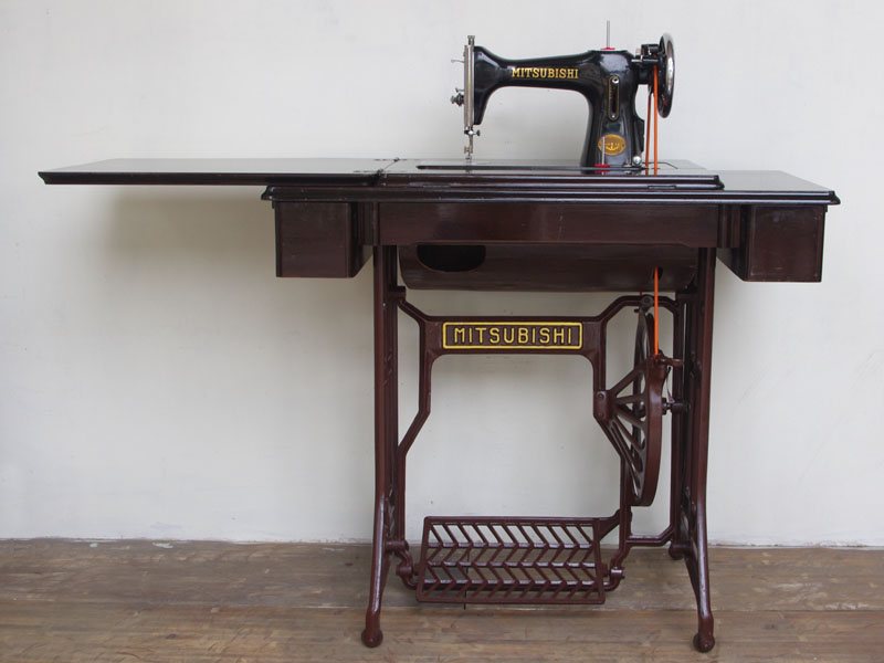 No.192 MITSUBISHI 三菱製 家庭用足踏みミシン：アンティークミシン