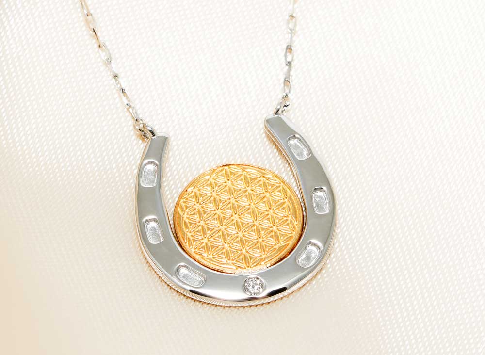 幸運の金の蹄鉄】10個 幸運の金の蹄鉄】 - メルカリ