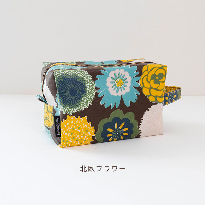 ラミネートポーチ おむつポーチ 大容量 軽量 撥水 お着替えポーチ