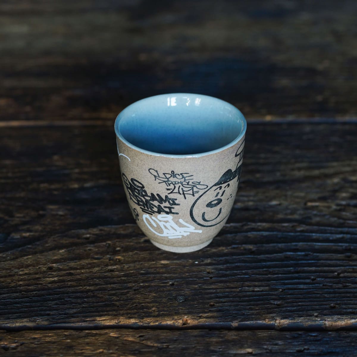伝統とモダンの融合 波佐見焼のグラフィティ湯呑み φ8cm｜COOK × TALKY