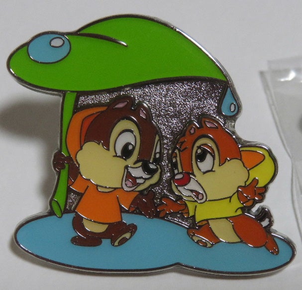 雨の日限定 チップとデールの ピンバッジ | ディズニー男子の ひとりごと