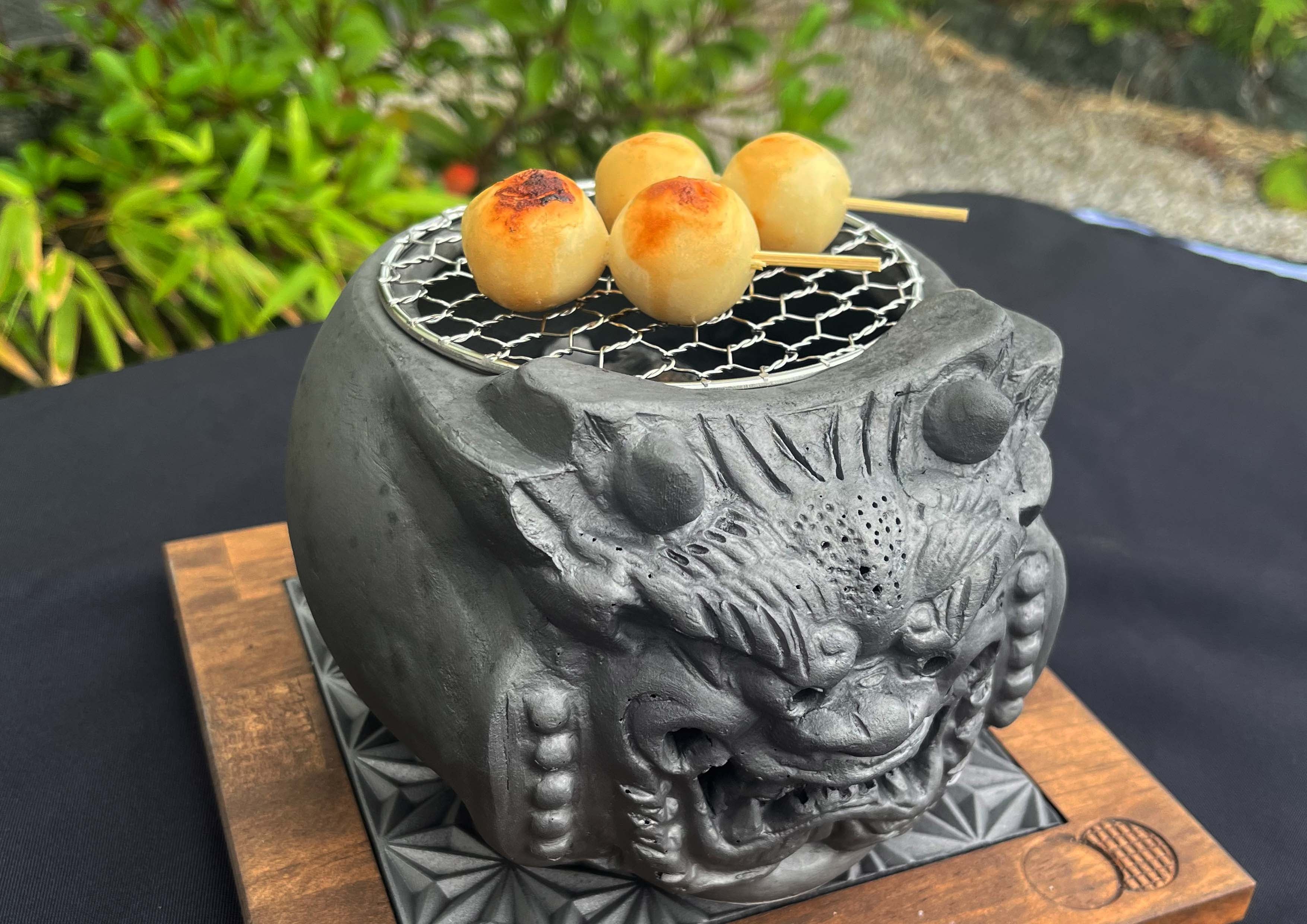 創業300年の伝統。瓦と炭のW赤外線で美味しく焼ける、鬼瓦七輪