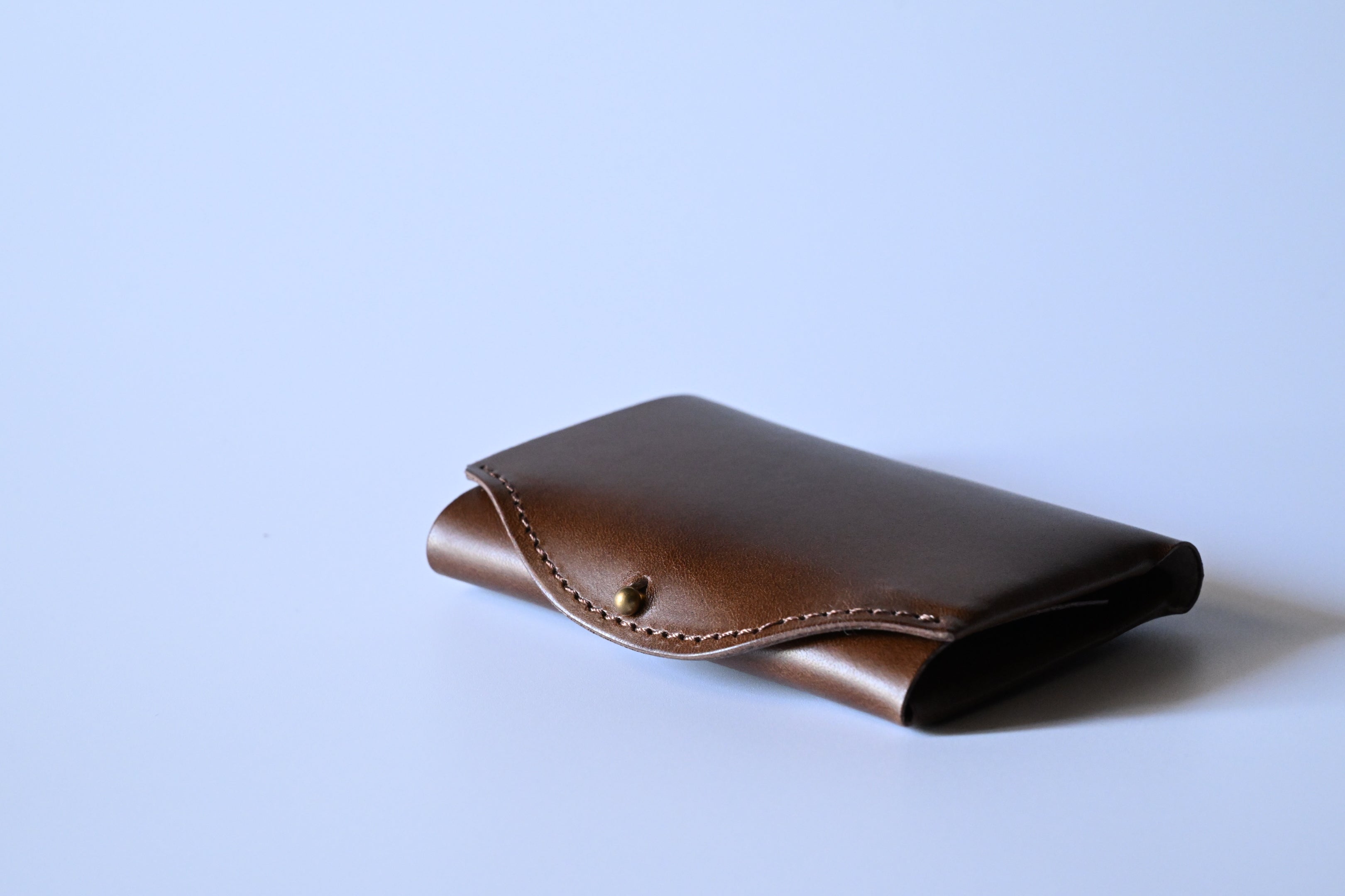 限界ギリギリの薄さとサイズに挑む！三つ折り財布「usuha-peta