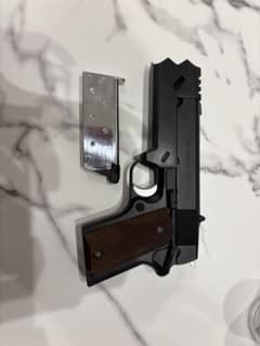 デトニクス45 リコリスリコイル錦木千束仕様 ガスガン マガジン付き