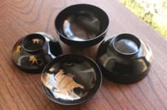 極小保管傷のみ！時代黒漆に風情ある奴踊り蒔絵の映えるお椀2点（検