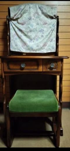 カリモク鏡台、関西圏の方、どこかで受け渡し可能であれば25000円でお