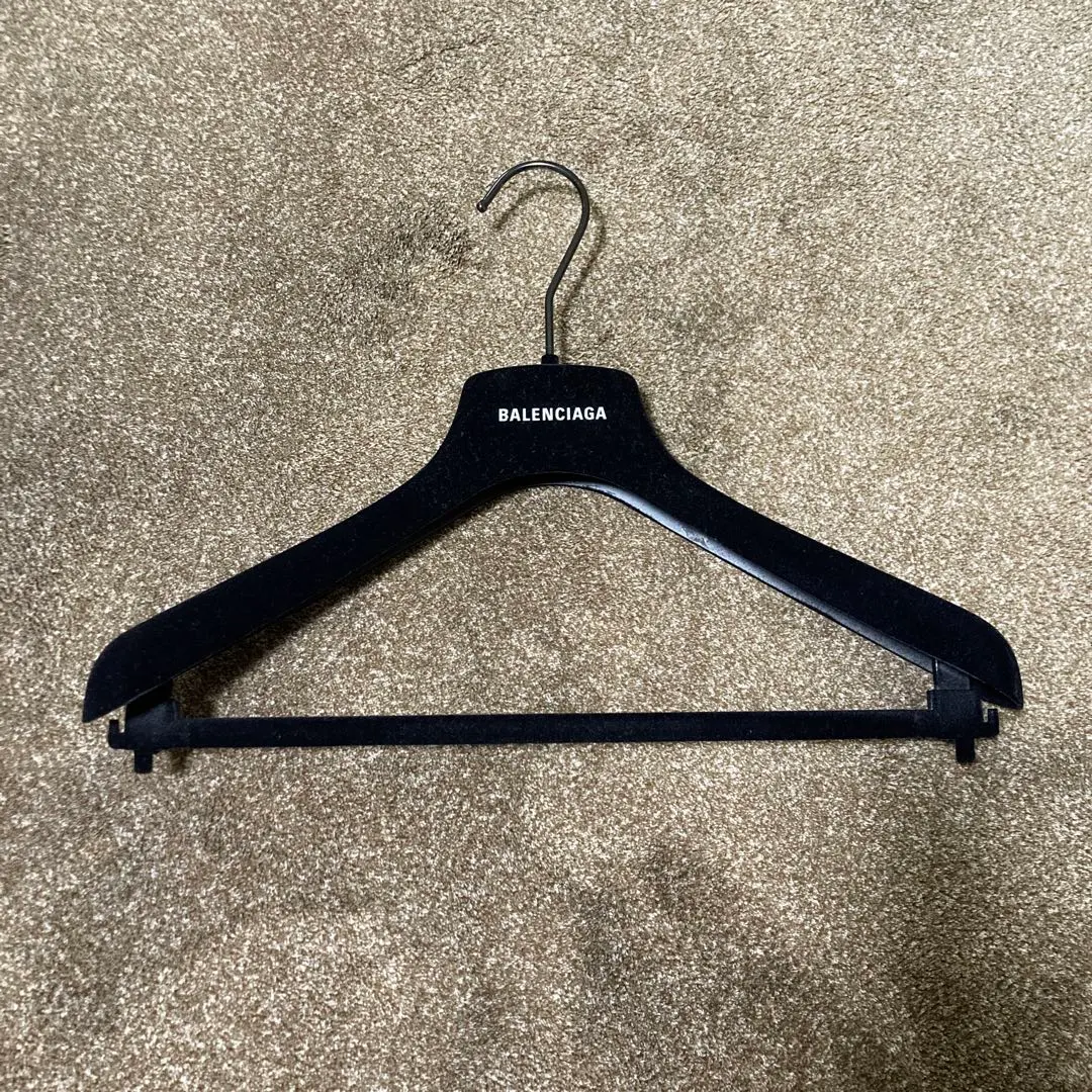2026年最新】BALENCIAGA 衣類ハンガーの人気アイテム - メルカリ
