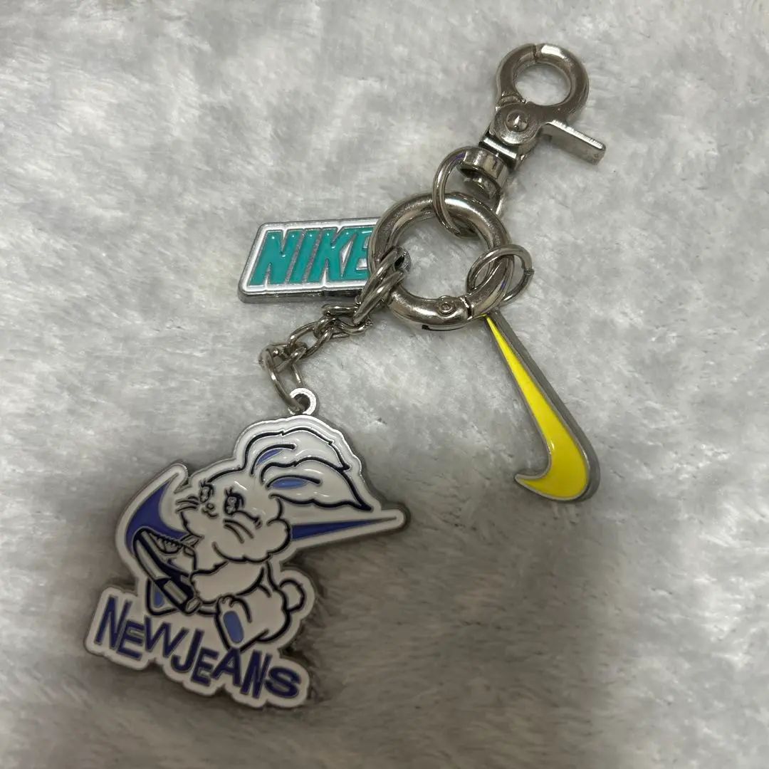 2026年最新】NEWJeans キーホルダー nikeの人気アイテム - メルカリ